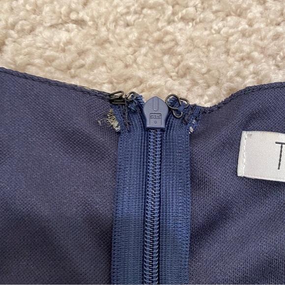 TOBI navy blue floral romper with cap sleeves - Picture 9 of 9